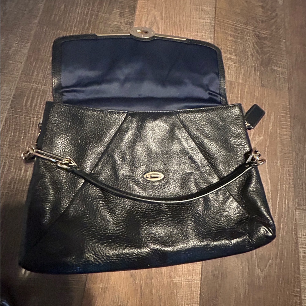 Coach black leather shoulder bag with gold accents - Picture 11 of 11